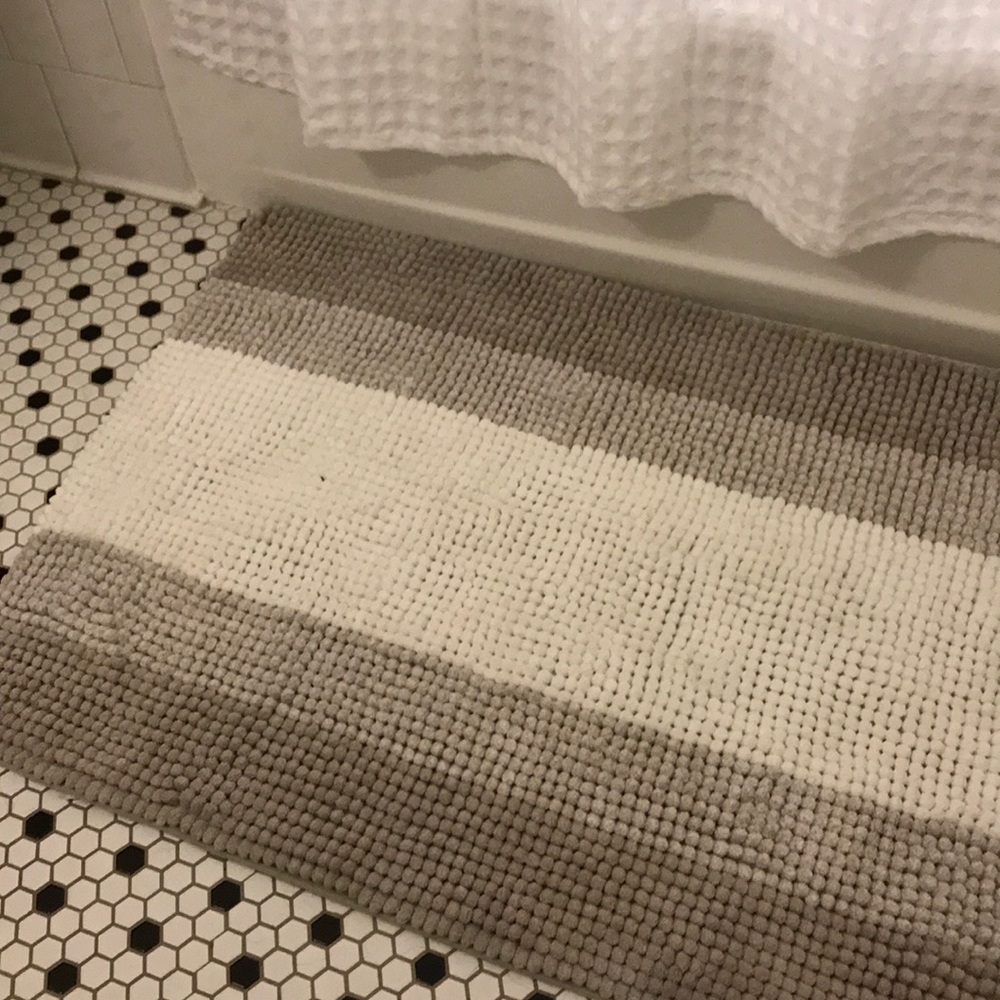 Bath mat white and grey